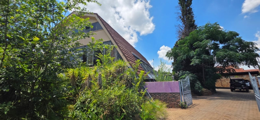 6 Bedroom Property for Sale in Wilkeville North West